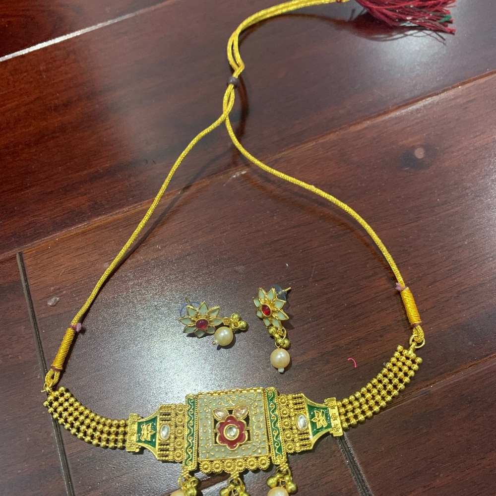 Elegant Gold and Green Necklace Set